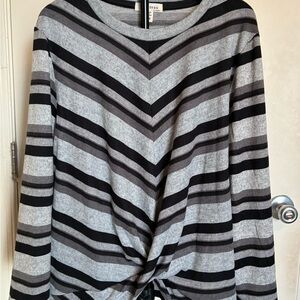 Monteau los angeles 1X Gray & Black Striped Twist-Front Sweater Soft Stretch